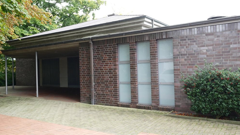 Die Heilig Kreuz Kapelle in Friesoythe. Sie dient als Friedhofskapelle