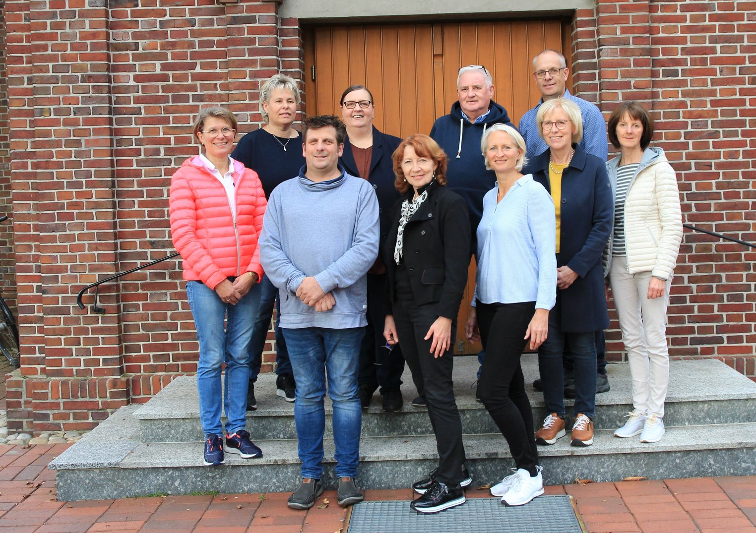 Gruppenfoto des Gemeindeausschusses Thüle, es fehlen Martina Brünen, Hans Blazejak, Frank Bünnemeyer und Annegret Kruse